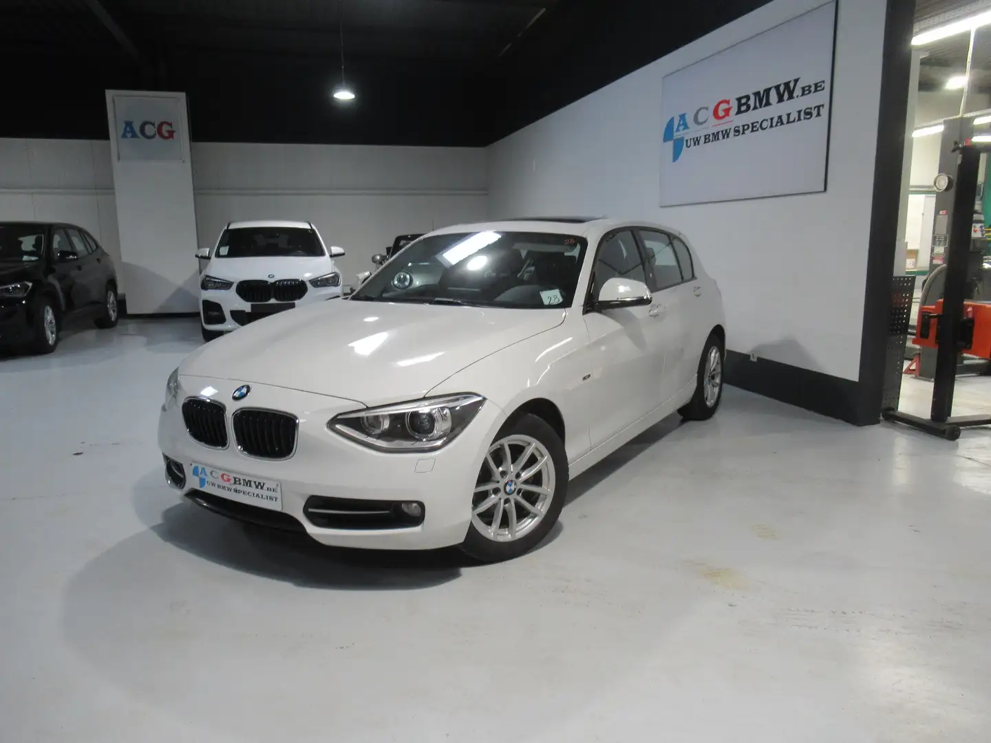 BMW 116 i Navi Prof Pano Xenon Sport PDC Lichtpack CC Wit - 1
