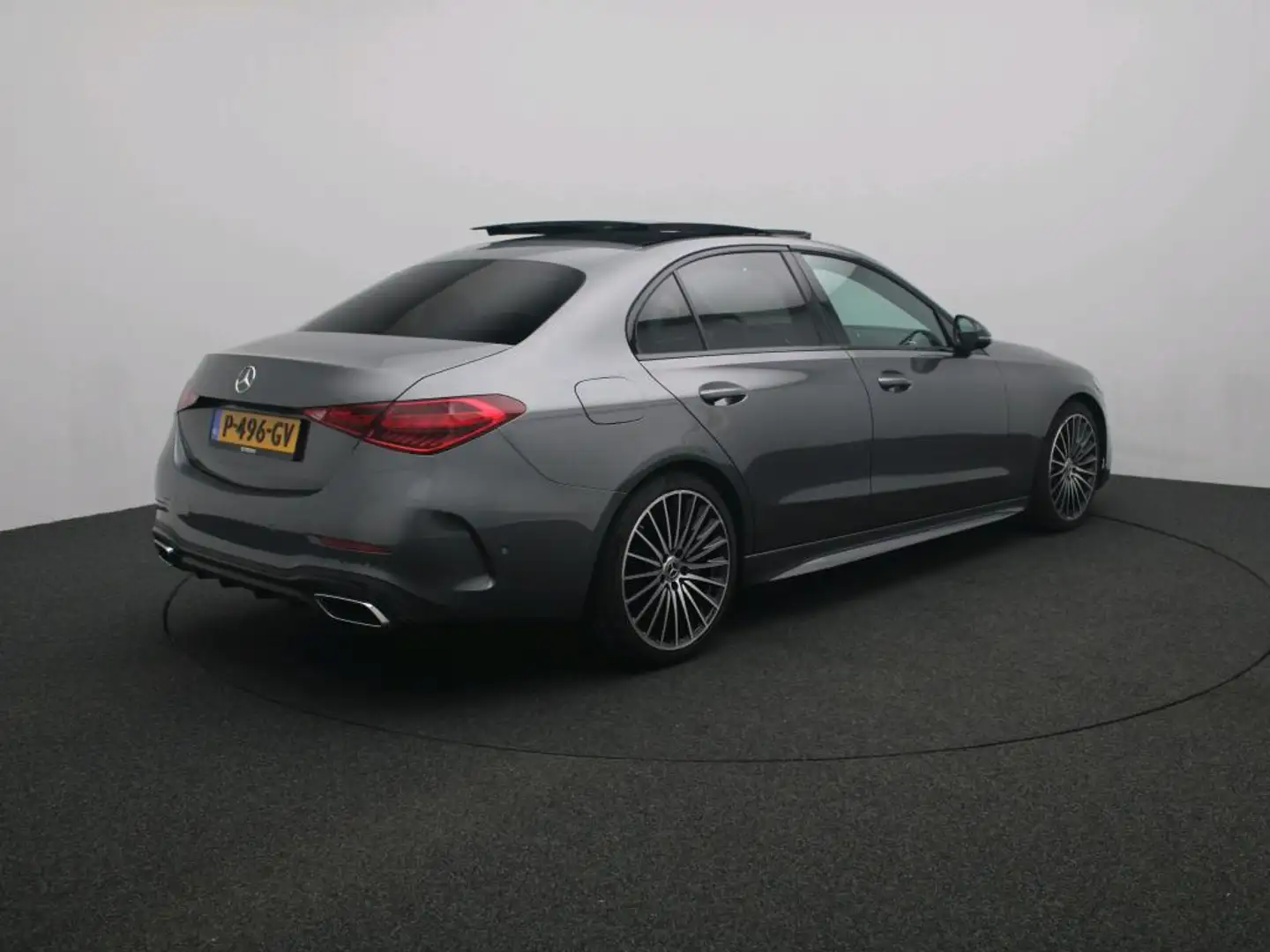 Mercedes-Benz C 180 AMG Automaat | AMG Line | Night Pakket | Panoramad Grijs - 2