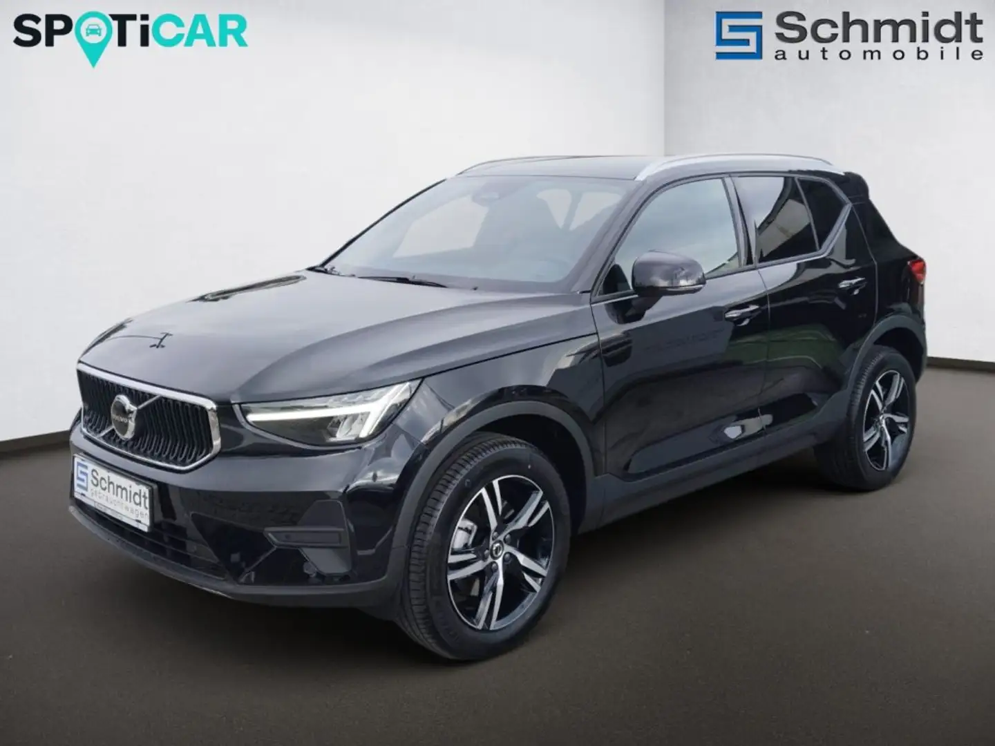 Volvo XC40 Core, B3 Mild Hybrid, Benzin Zwart - 2