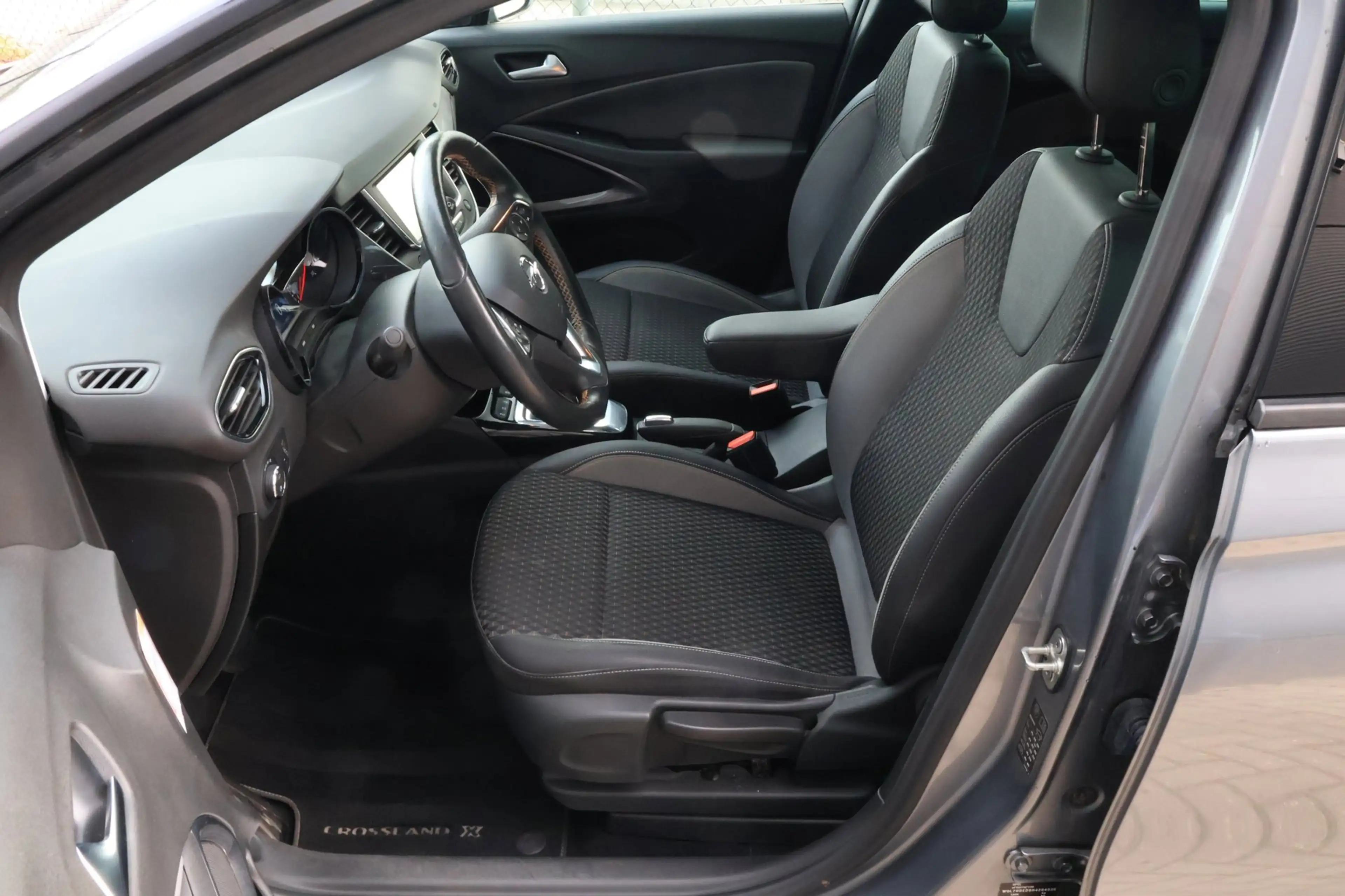 Opel Crossland X 1.2 Turbo Innovation — photo 10