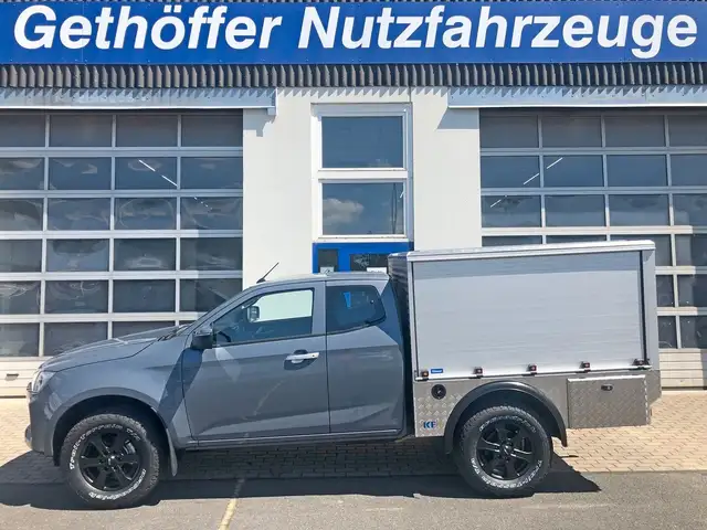 Isuzu D-Max Space Cab LS AT mit Systemkoffer