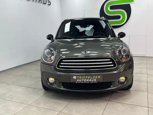 Mini Countryman view 2