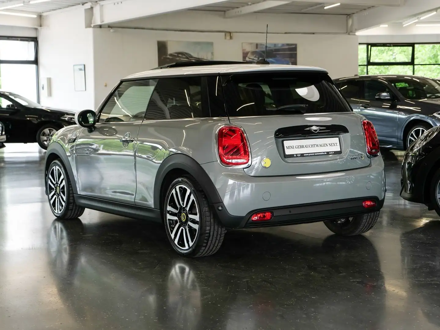 MINI Cooper SE Classic Trim Aut Nav LED Pano RFK Komfzg Grau - 2