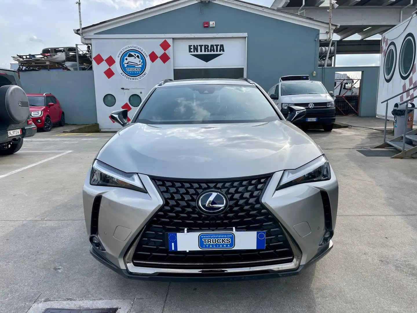 Lexus UX 250h UX 2019 250h 2.0 Midnight 4wd cvt Stříbrná - 2