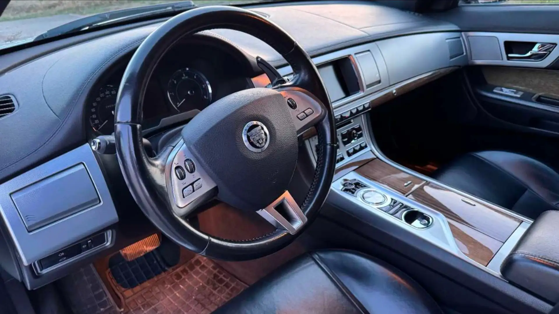 Jaguar XF XF Sportbrake 2,2 Diesel Premium Luxury Premium Luxury Weiß - 1