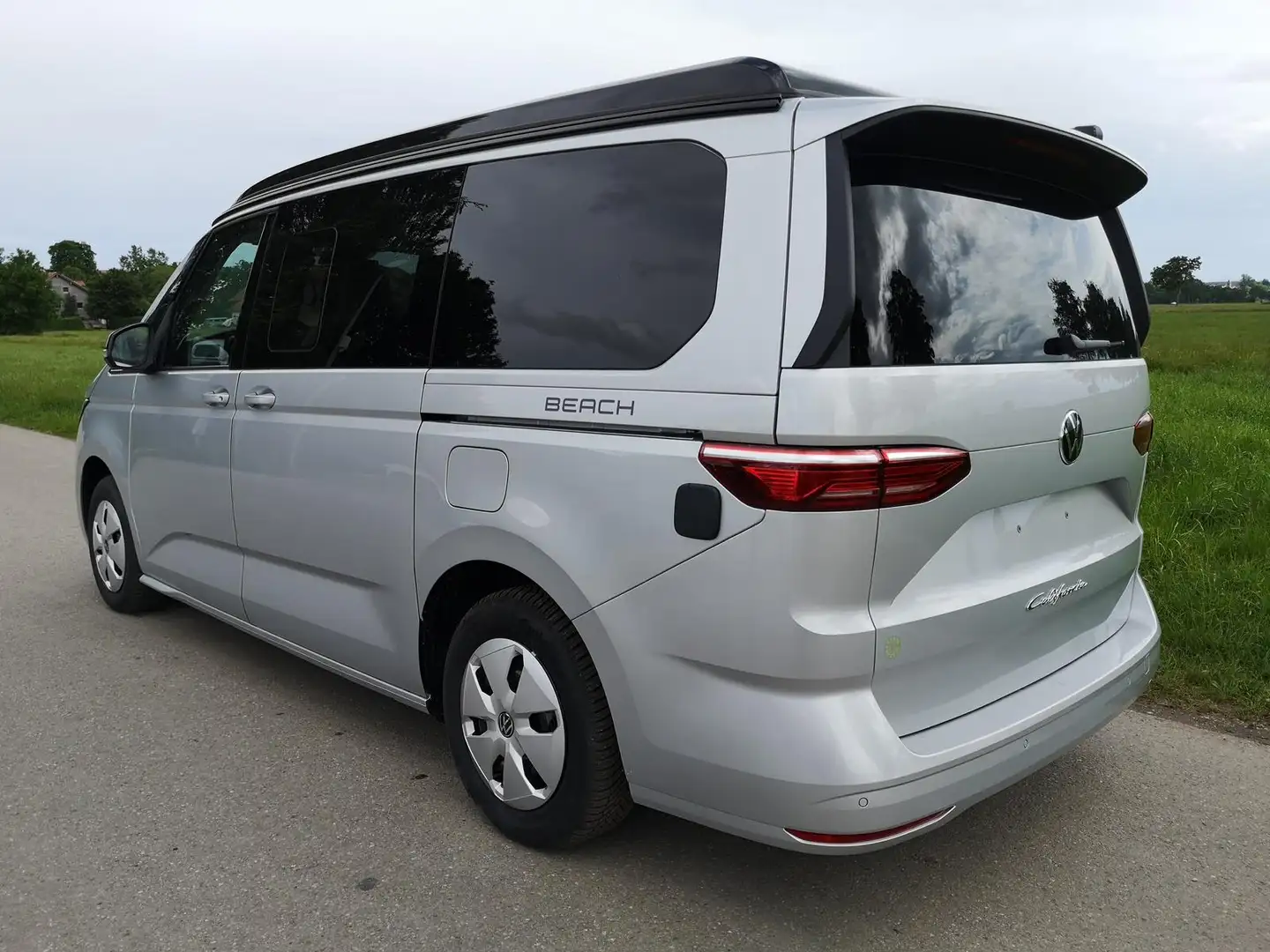 Volkswagen T7 California T7 2.0TDI DSG California Beach Camper GV5 Lite+ Zilver - 2