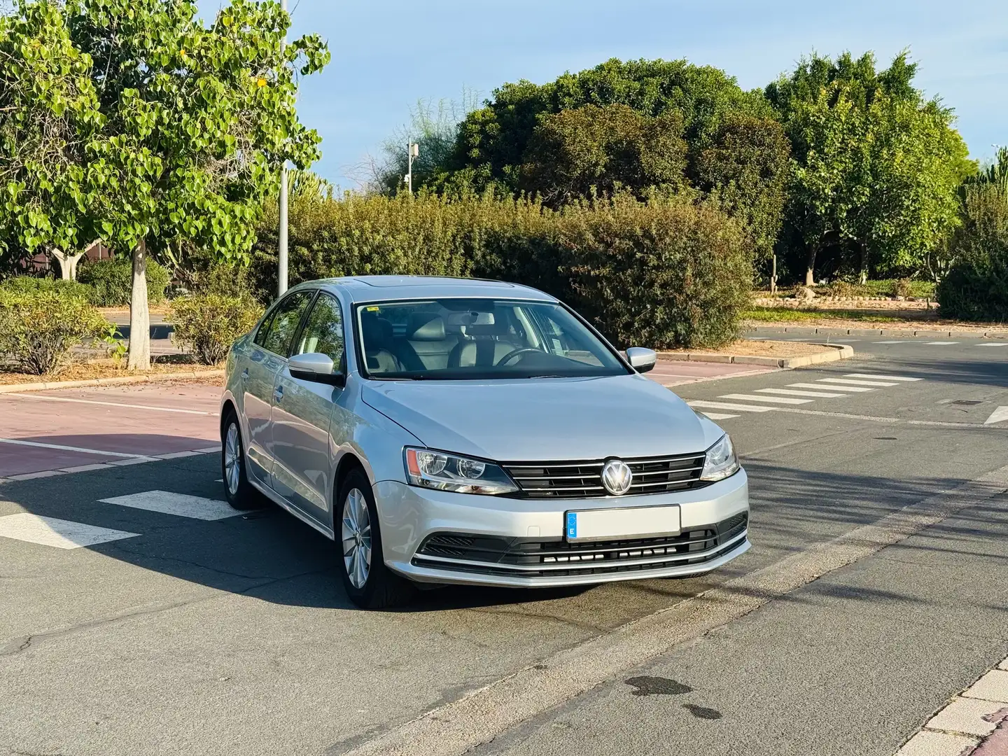 Volkswagen Jetta Jetta SE 1.8L 4 Plateado - 1