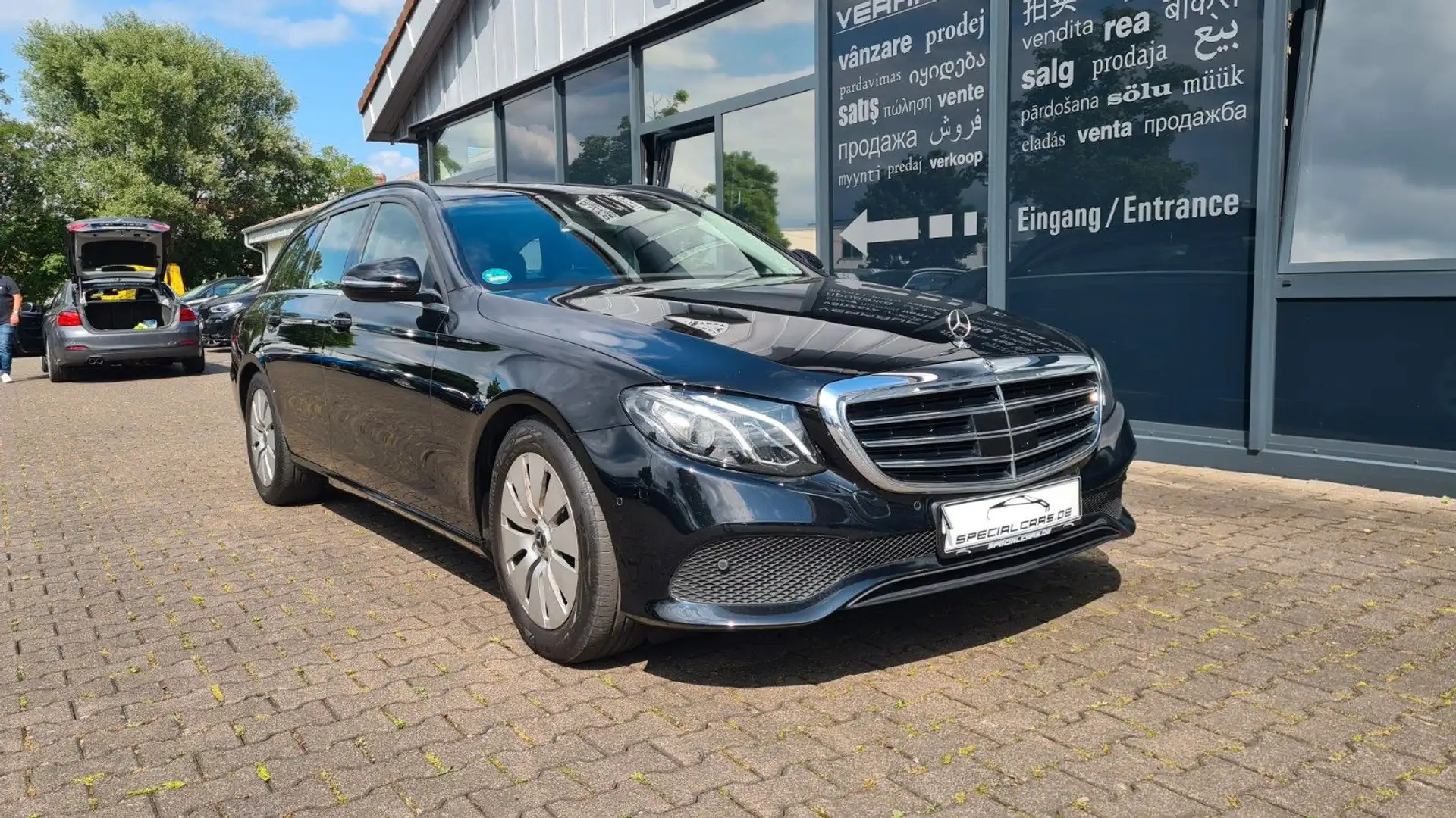 Mercedes-Benz E 220 d T 9G Tronic - ASSISTS - STANDHZG - AHK Zwart - 1