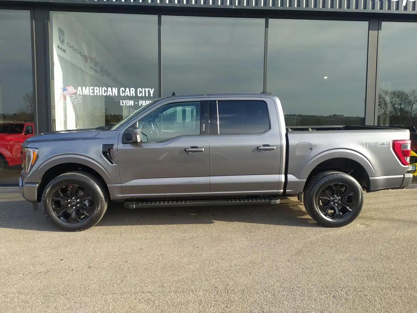 Ford F 150 Supercrew LARIAT Black Package V8 5.0L FLEXFUEL Gris - 2
