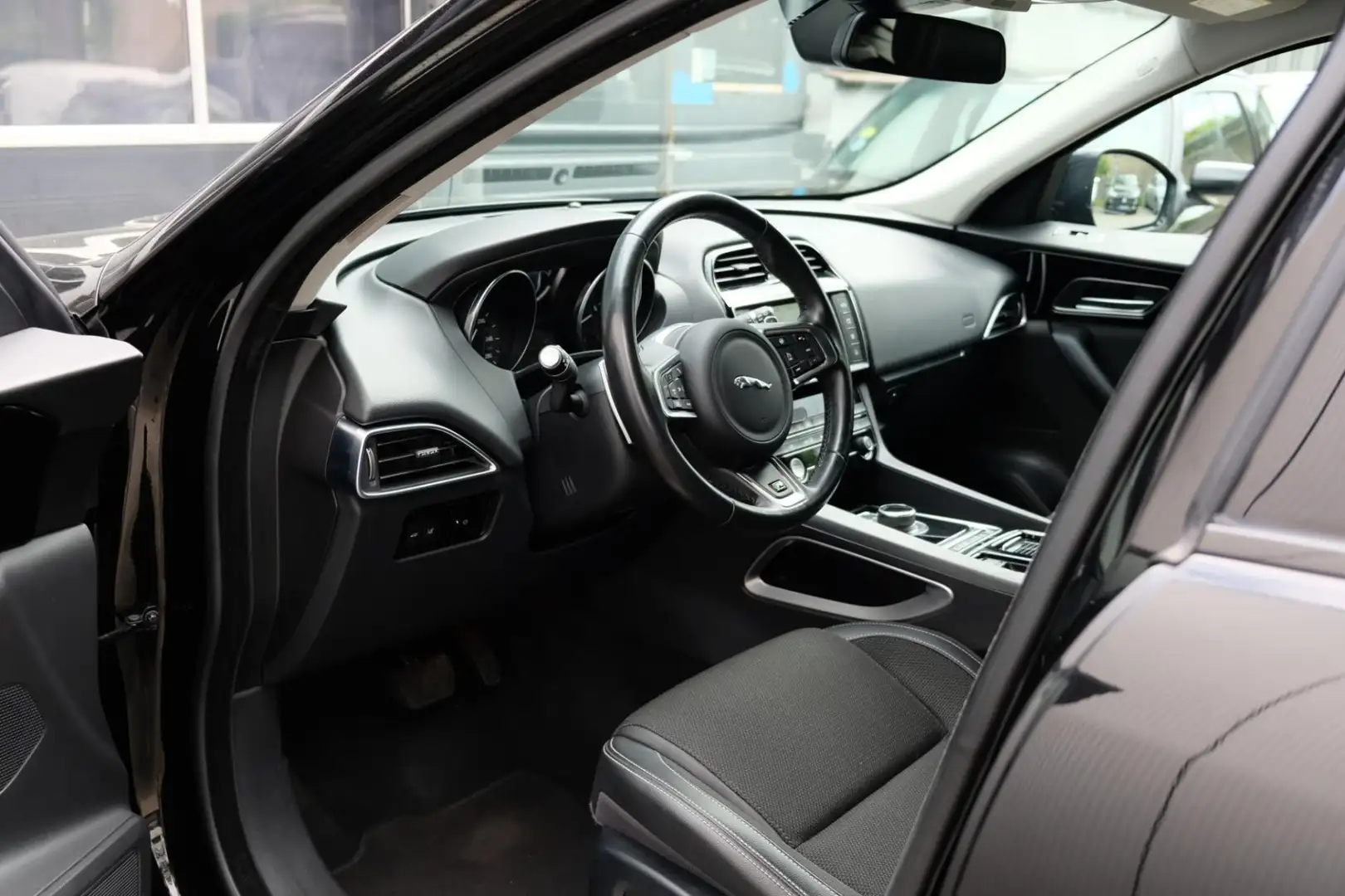 Jaguar F-Pace 2.0 R-Sport AWD 25t Nwe.D.ketting Zwart - 2