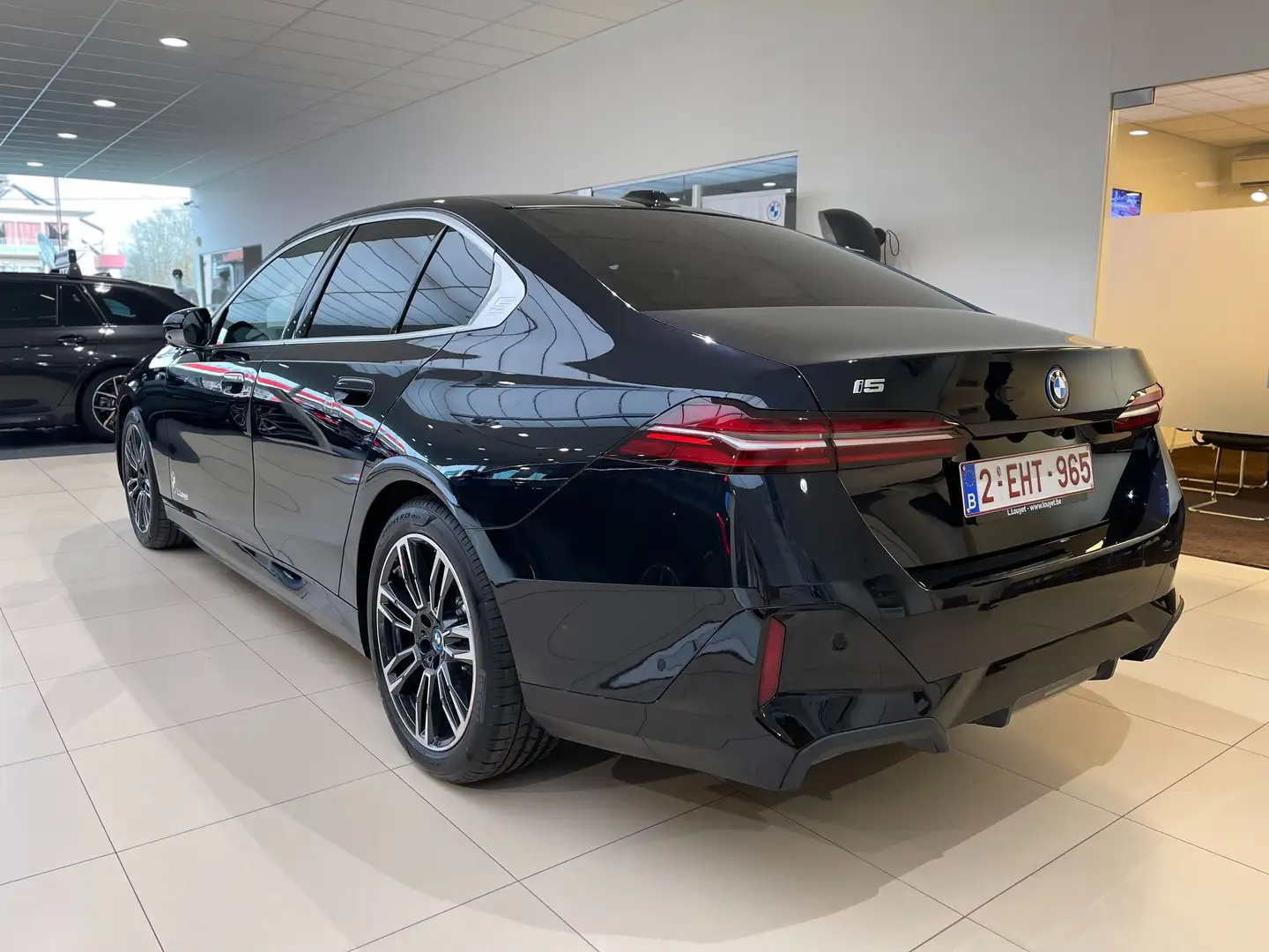 BMW i5 eDrive40 Zwart - 2