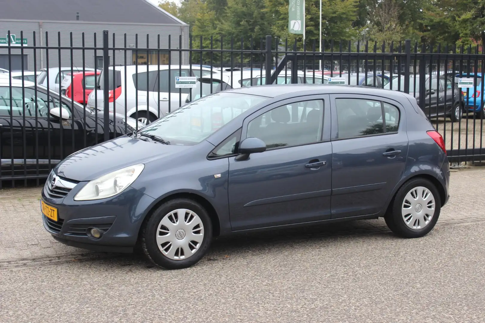 Opel Corsa 1.2-16V Enjoy, 5 deurs, Airco! Grijs - 1