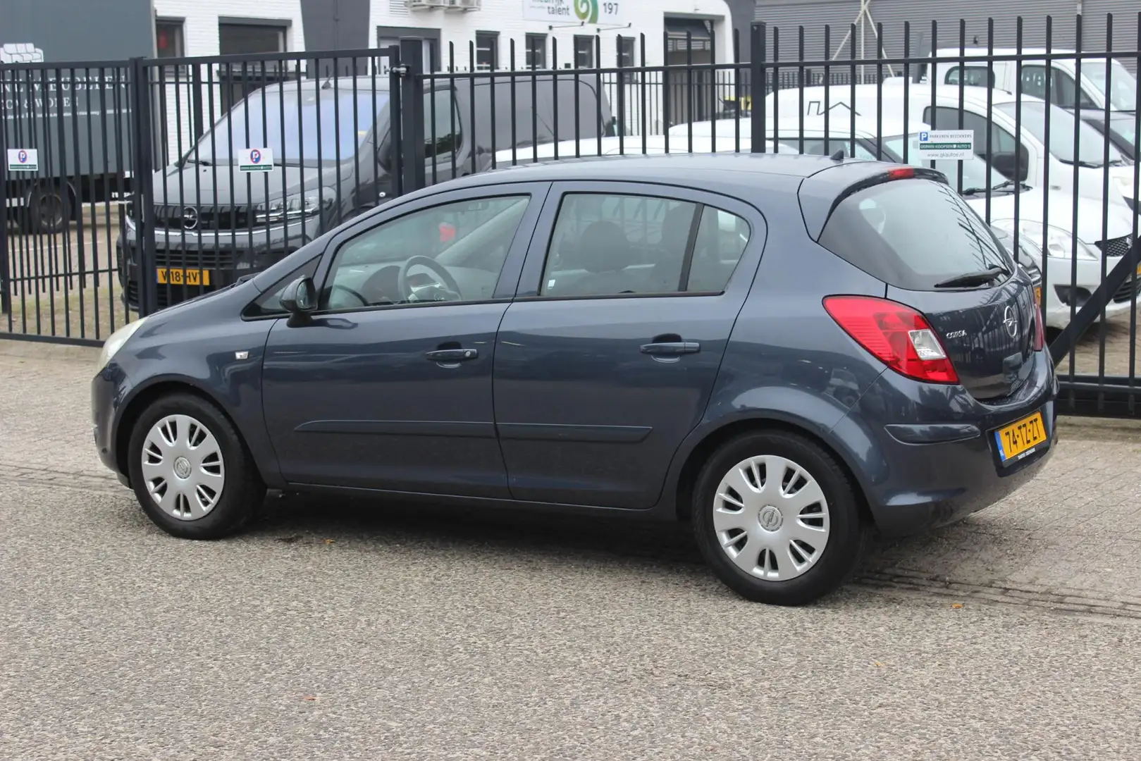 Opel Corsa 1.2-16V Enjoy, 5 deurs, Airco! Grijs - 2