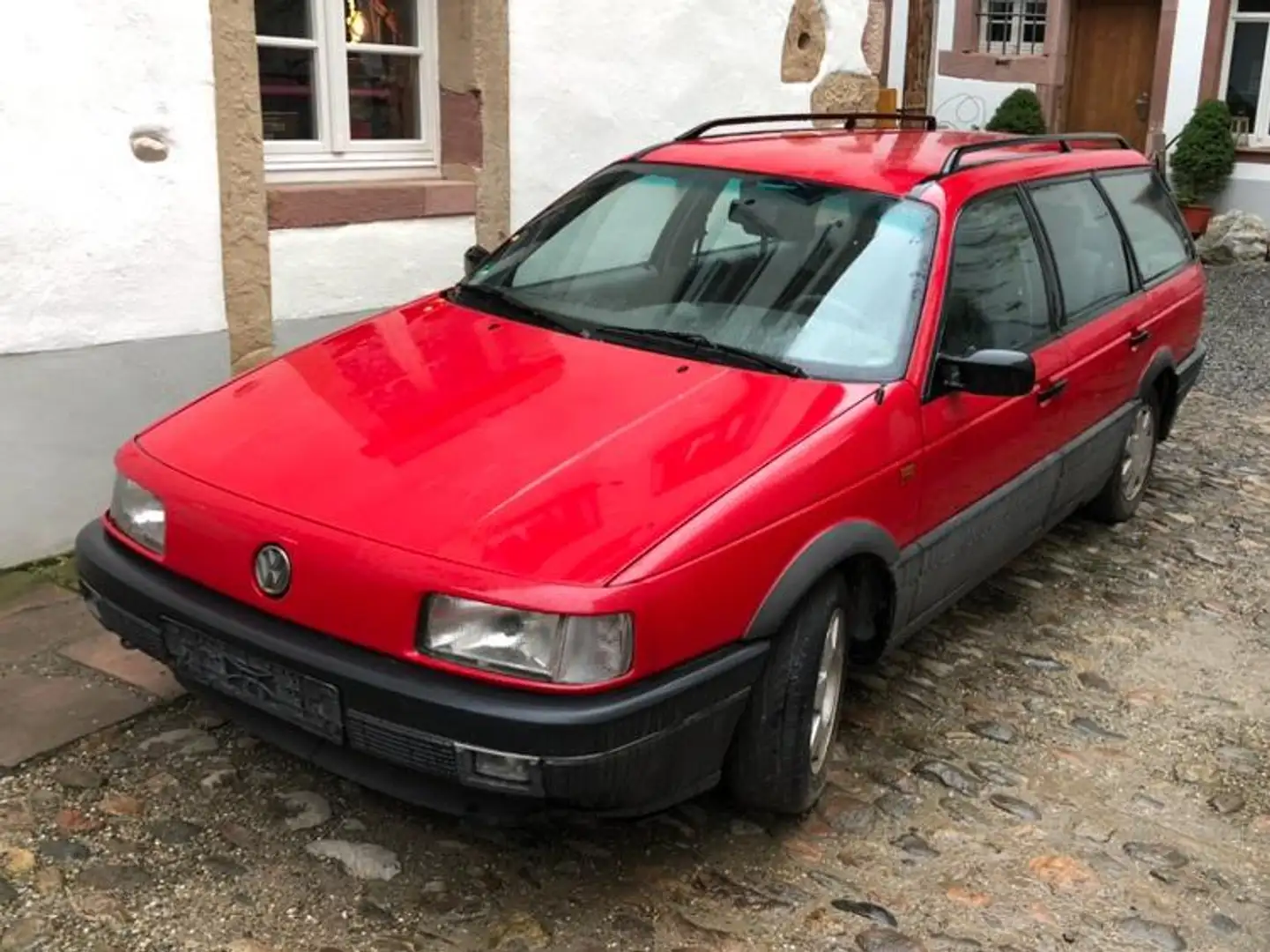 Volkswagen Passat Variant Red - 1