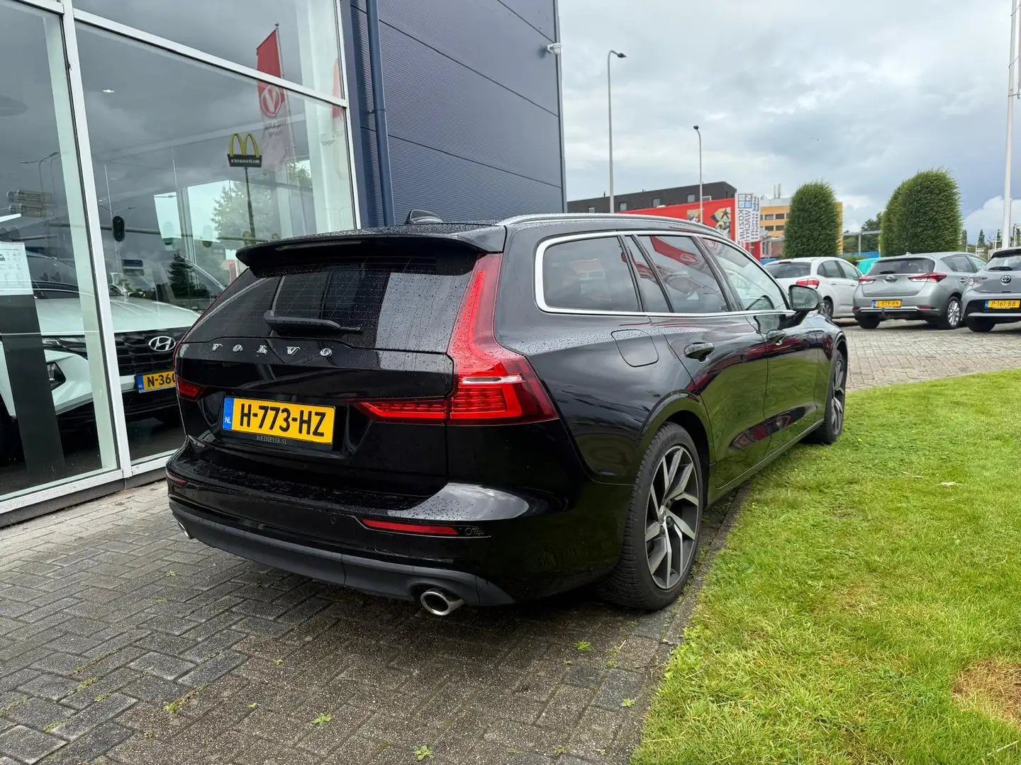 Volvo V60 2.0 T5 Momentum |Keurig onderhouden| Noir - 2