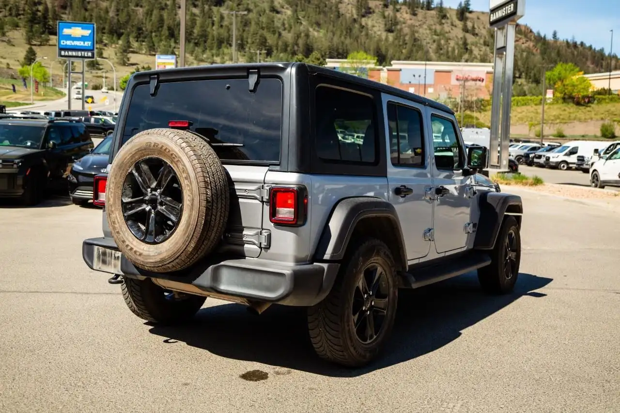 Jeep Wrangler снимка Jeep Wrangler