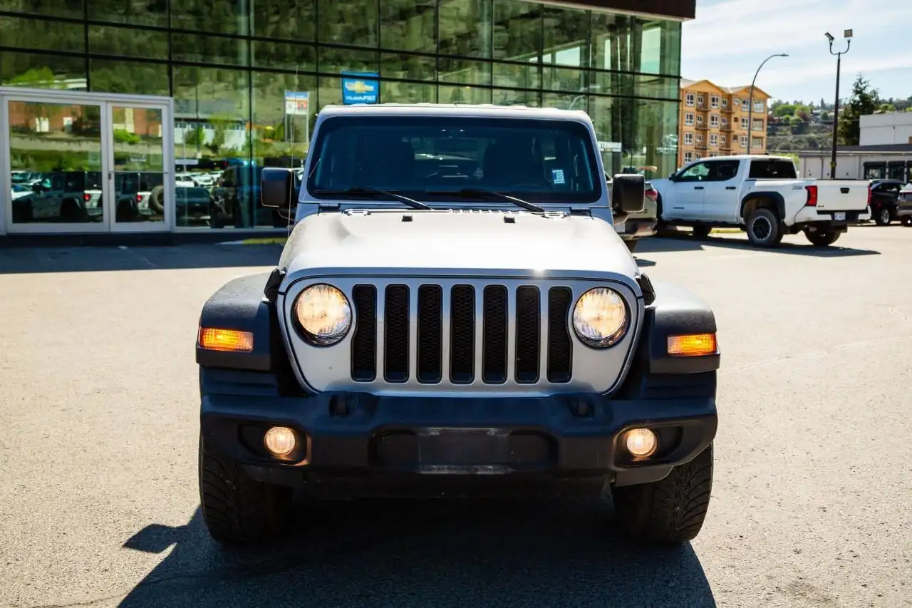 Jeep Wrangler снимка Jeep Wrangler