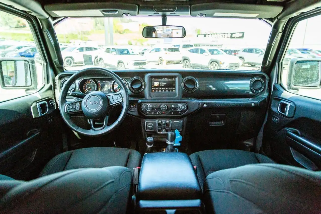 Jeep Wrangler снимка Jeep Wrangler