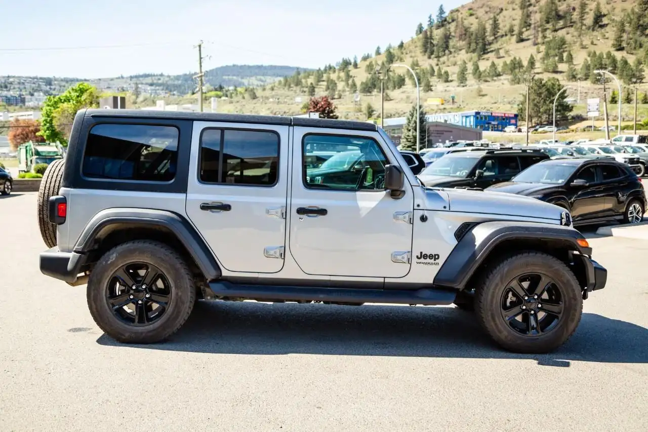 Jeep Wrangler снимка Jeep Wrangler