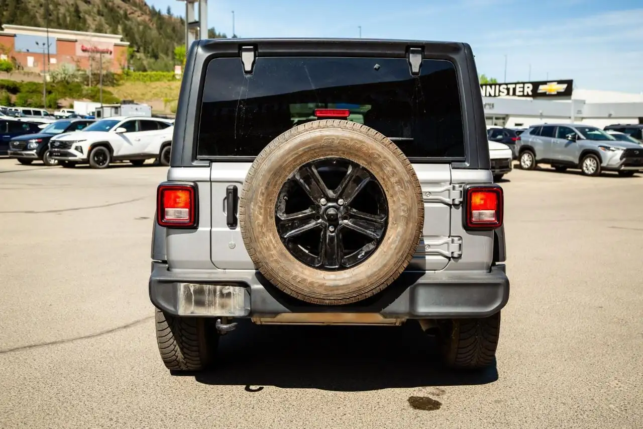 Jeep Wrangler снимка Jeep Wrangler