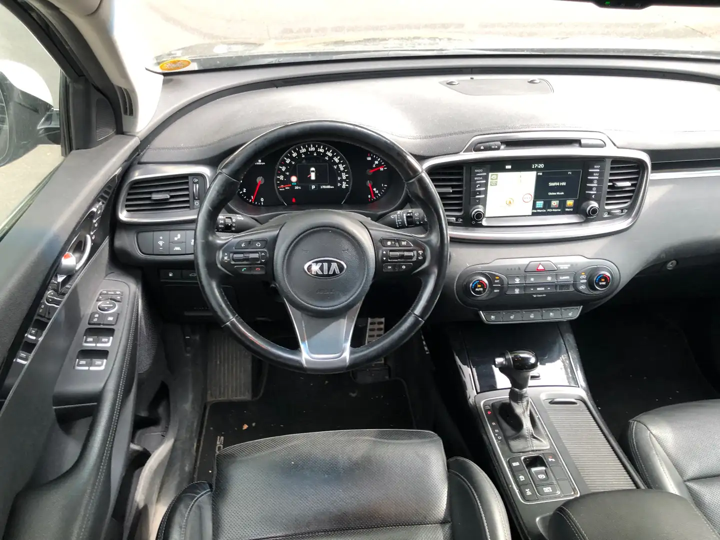 Kia Sorento 2,2 CRDi AWD Platzwunder mit Power & Komfort Zwart - 2
