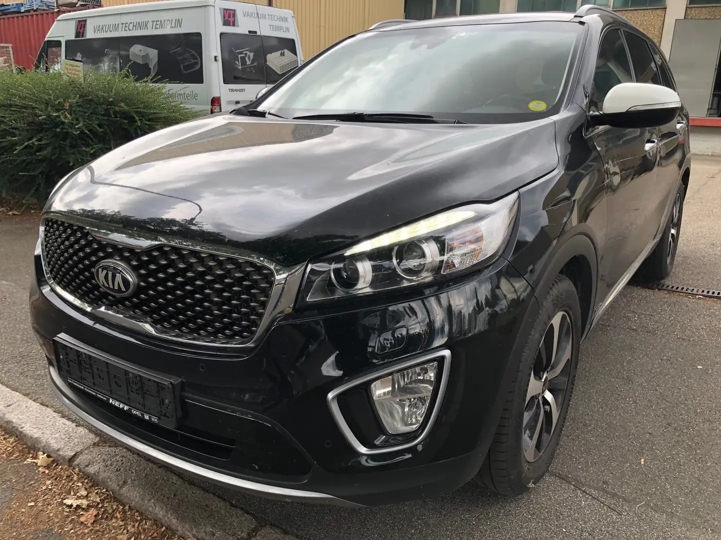 Kia Sorento 2,2 CRDi AWD Platzwunder mit Power & Komfort Zwart - 1