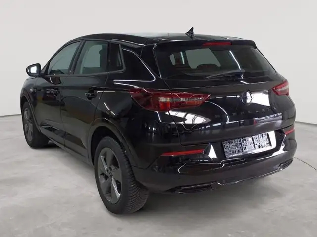 Opel Grandland view 5