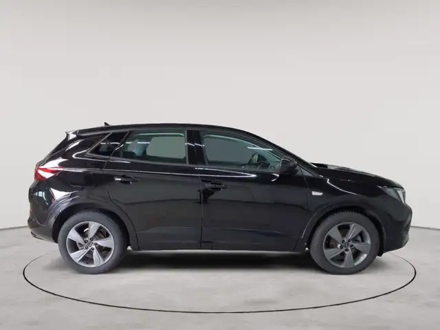 Opel Grandland view 3