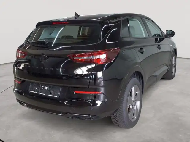 Opel Grandland view 4