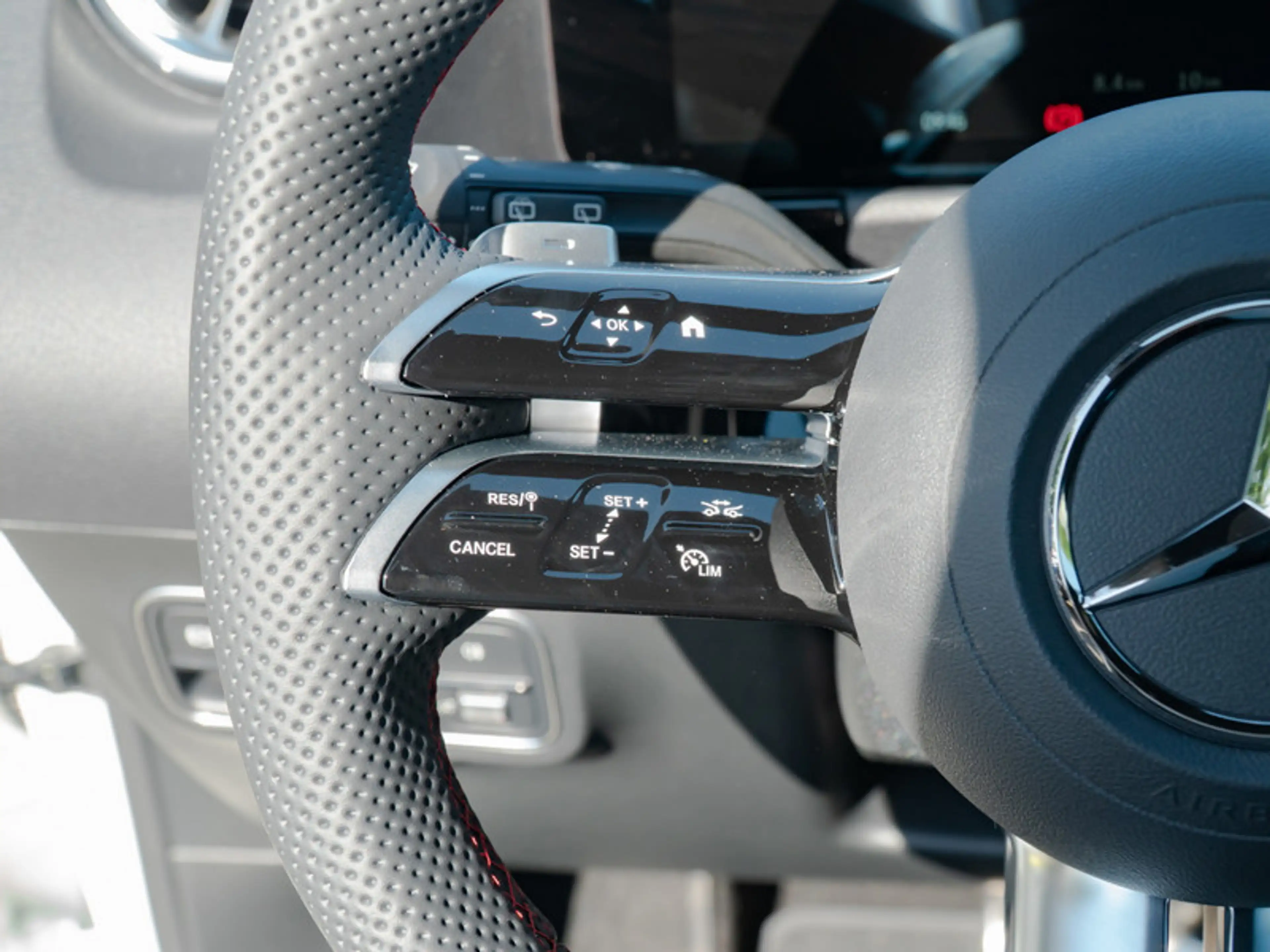 Mercedes-Benz GLA 200 AMG-Sport/MLB/Pano/AHK/Night/Sound/Cam — photo 12