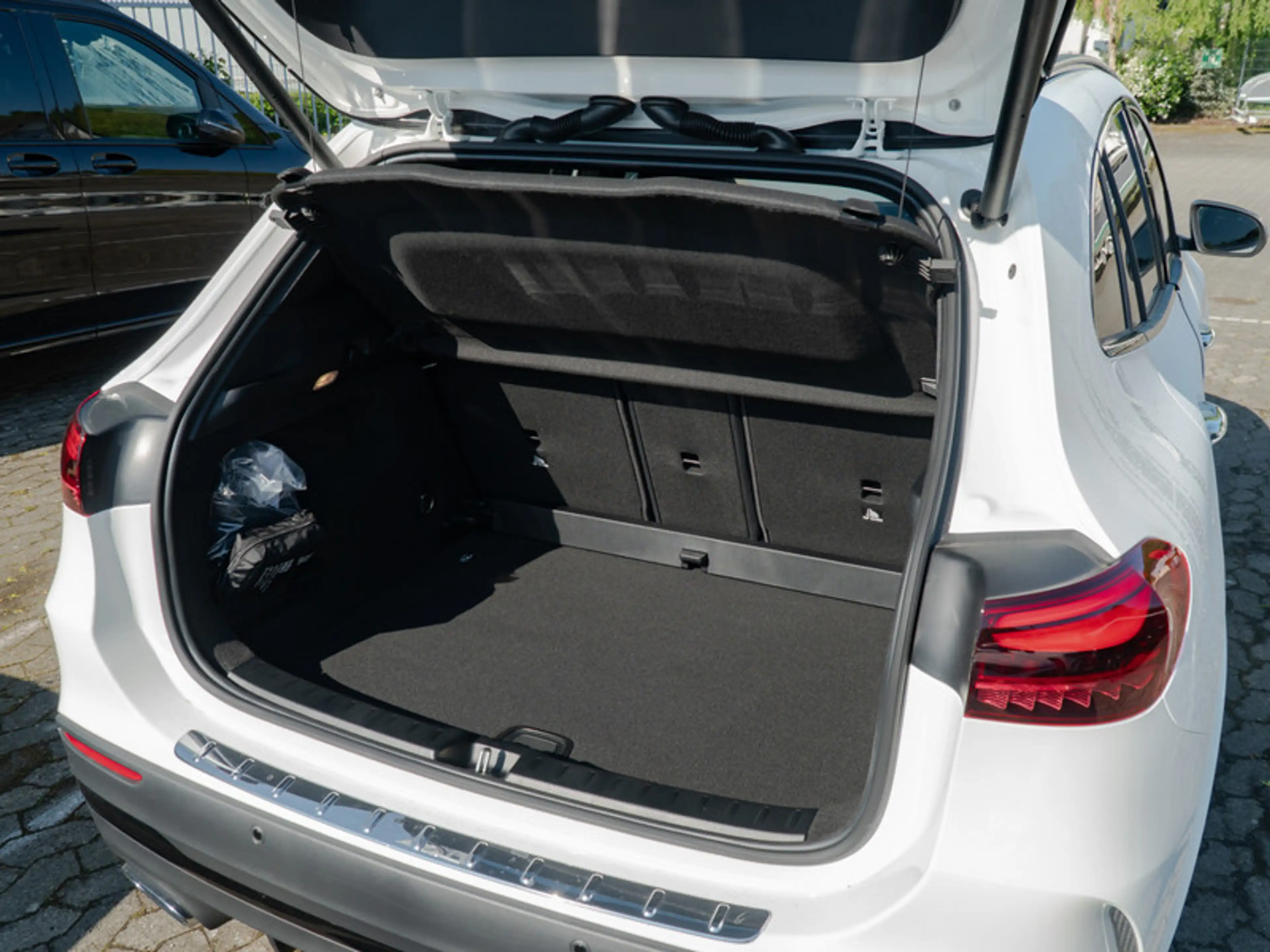 Mercedes-Benz GLA 200 AMG-Sport/MLB/Pano/AHK/Night/Sound/Cam — photo 6