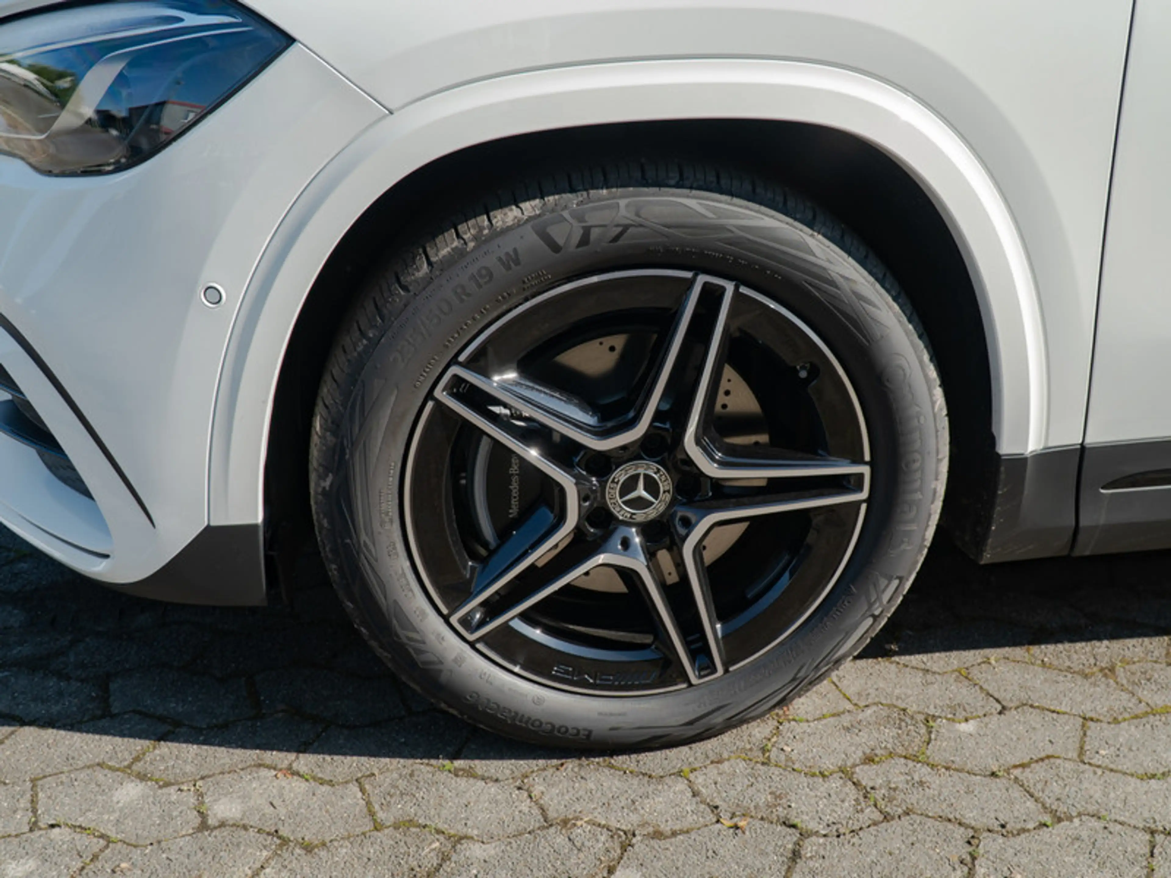 Mercedes-Benz GLA 200 AMG-Sport/MLB/Pano/AHK/Night/Sound/Cam — photo 3