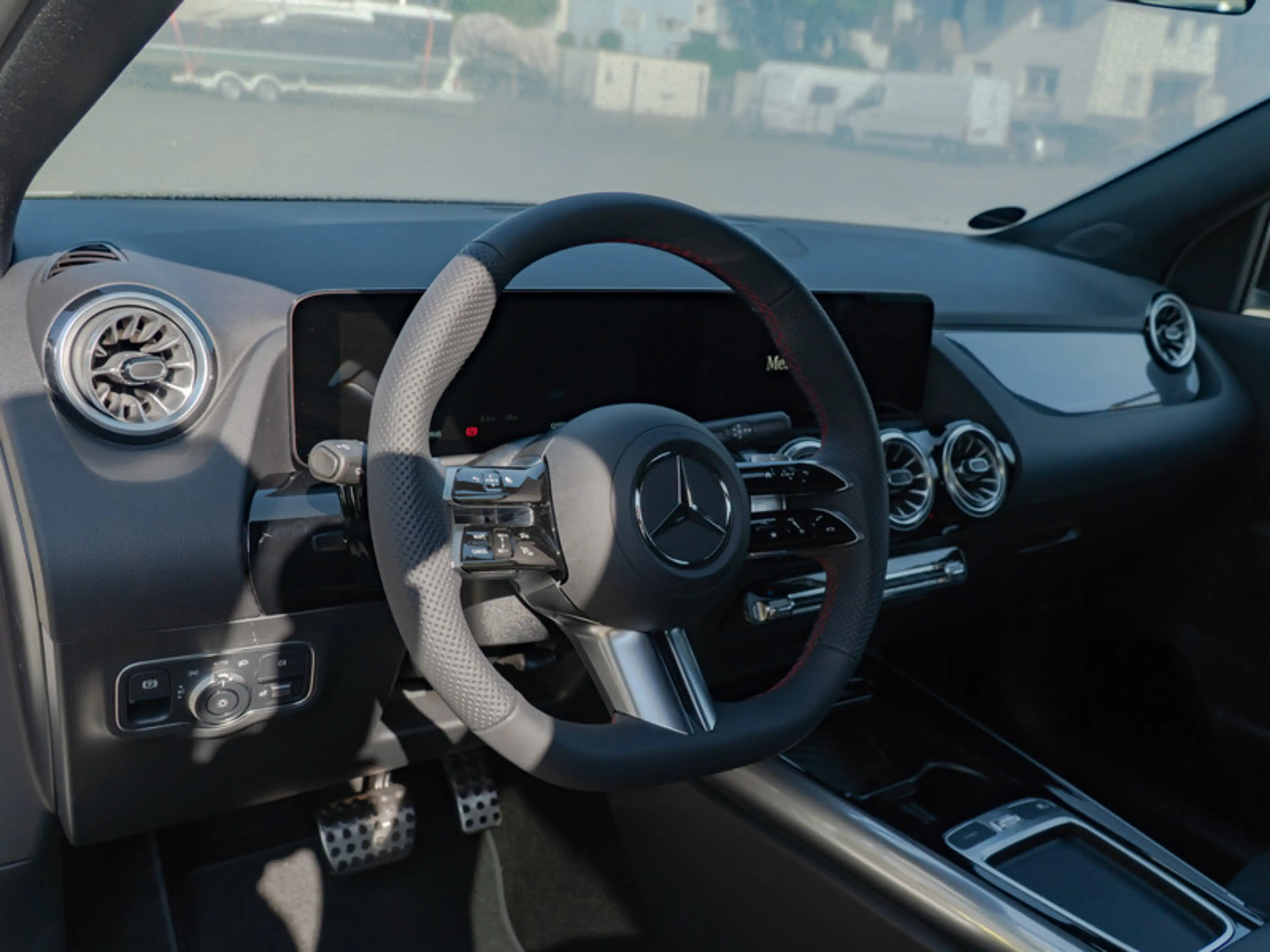 Mercedes-Benz GLA 200 AMG-Sport/MLB/Pano/AHK/Night/Sound/Cam — photo 8
