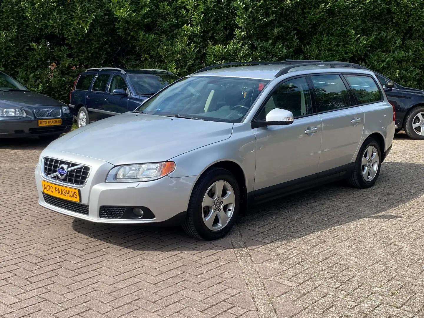 Volvo V70 2.5T Kinetic Aut. Youngtimer Gri - 1