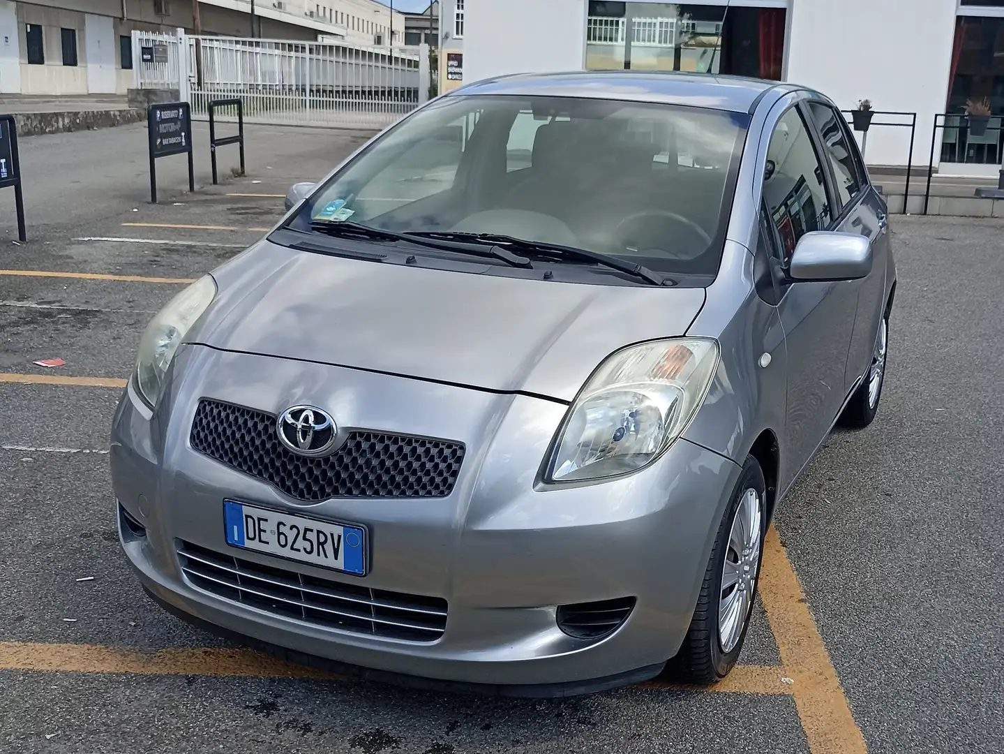 Toyota Yaris Yaris II 2005 5p 1.0 Sol Grigio - 2