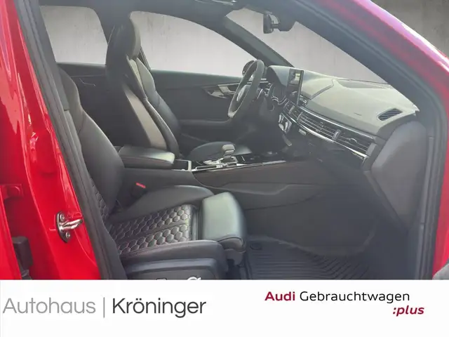 Audi RS4 view 9