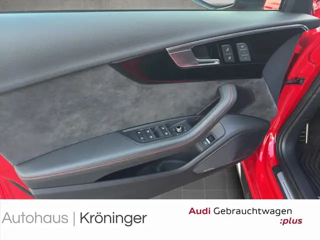 Audi RS4 view 8