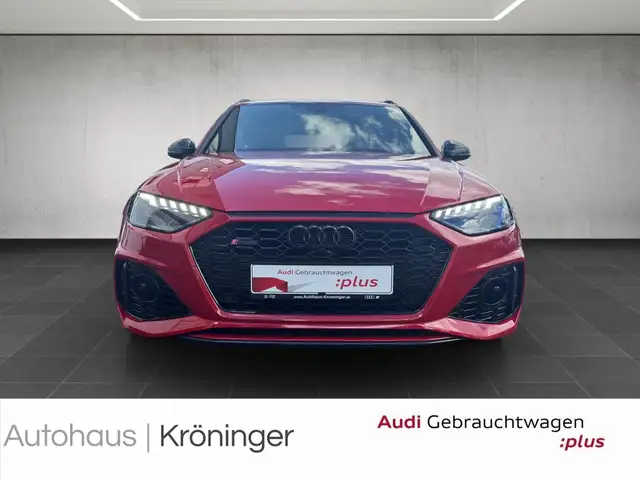 Audi RS4 view 5