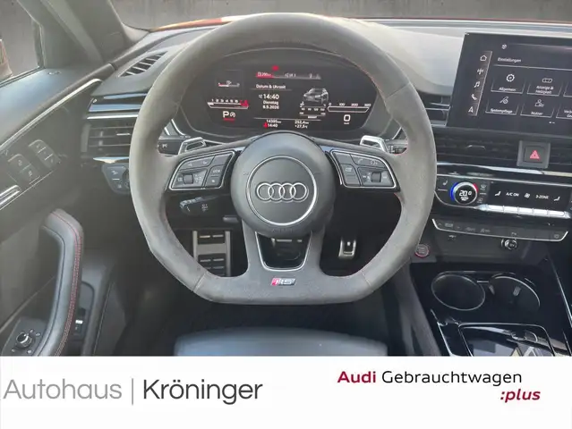 Audi RS4 view 11