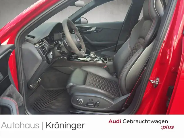 Audi RS4 view 7
