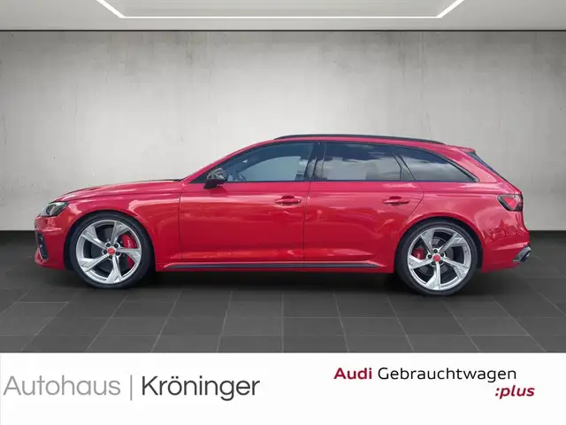 Audi RS4 view 3