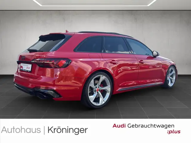 Audi RS4 view 2