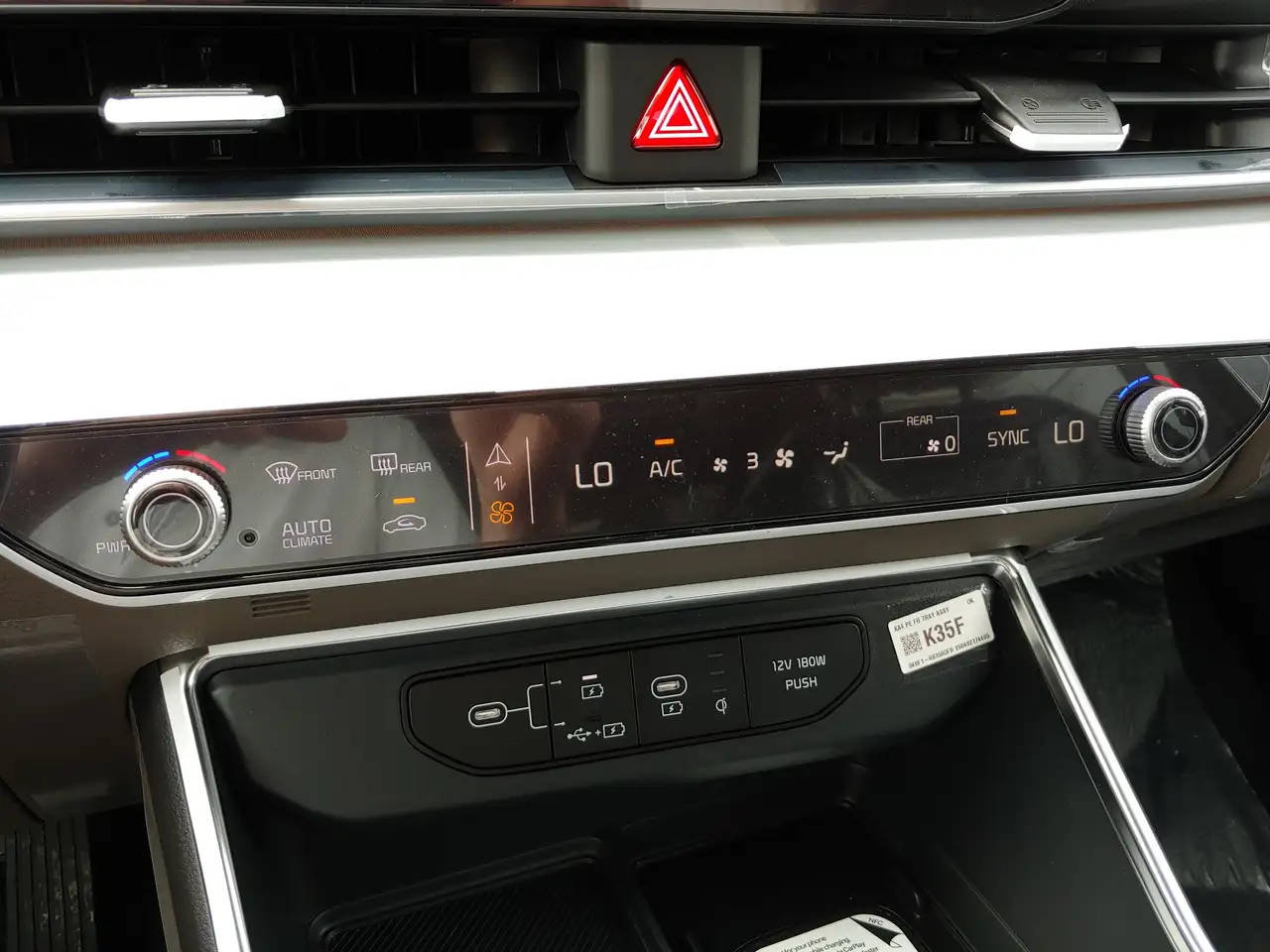 Kia Carnival photo Kia Carnival