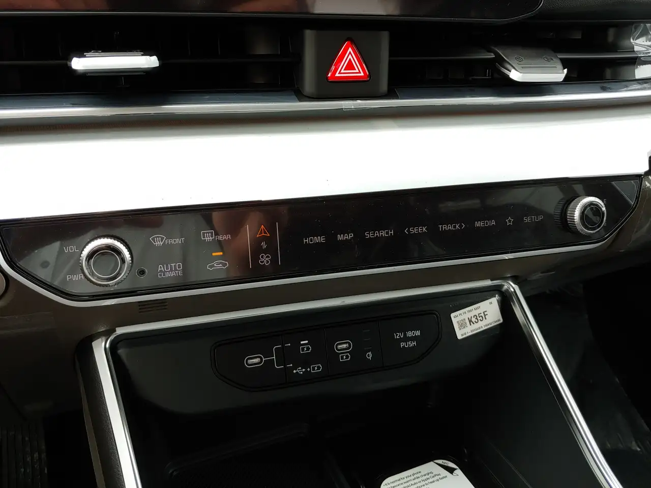 Kia Carnival photo Kia Carnival