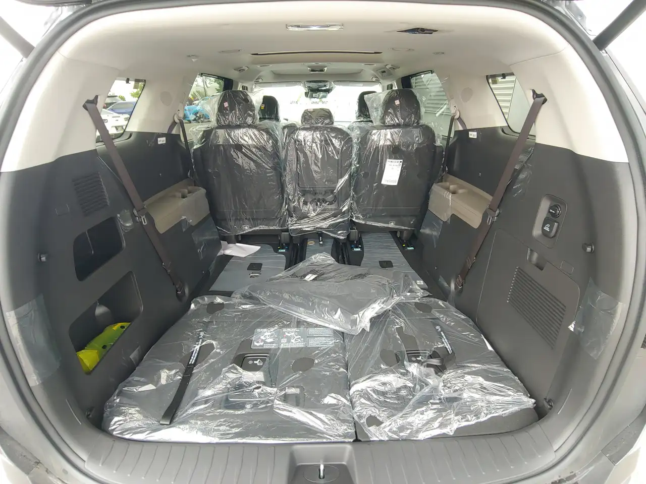 Kia Carnival photo Kia Carnival