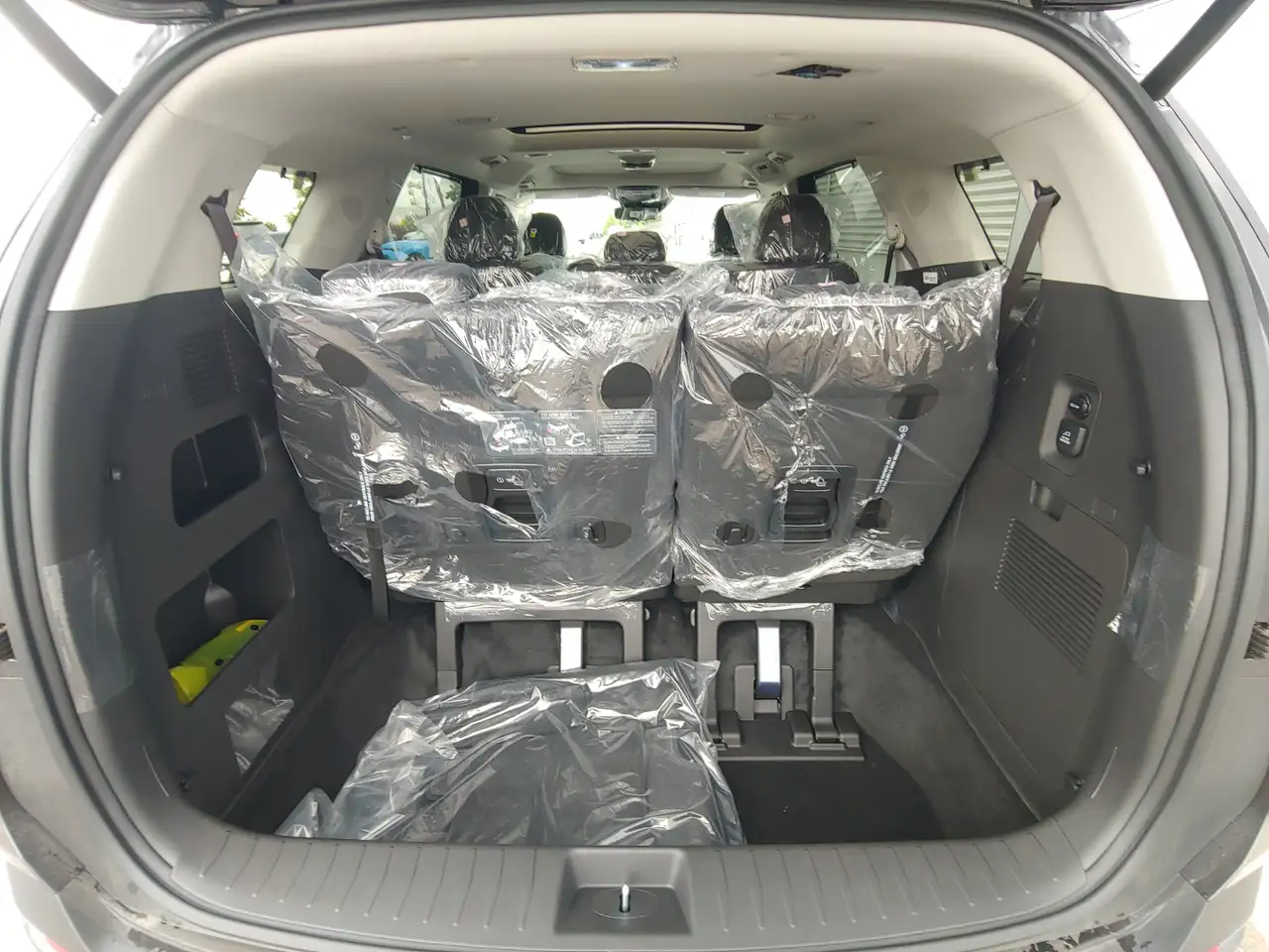 Kia Carnival photo Kia Carnival