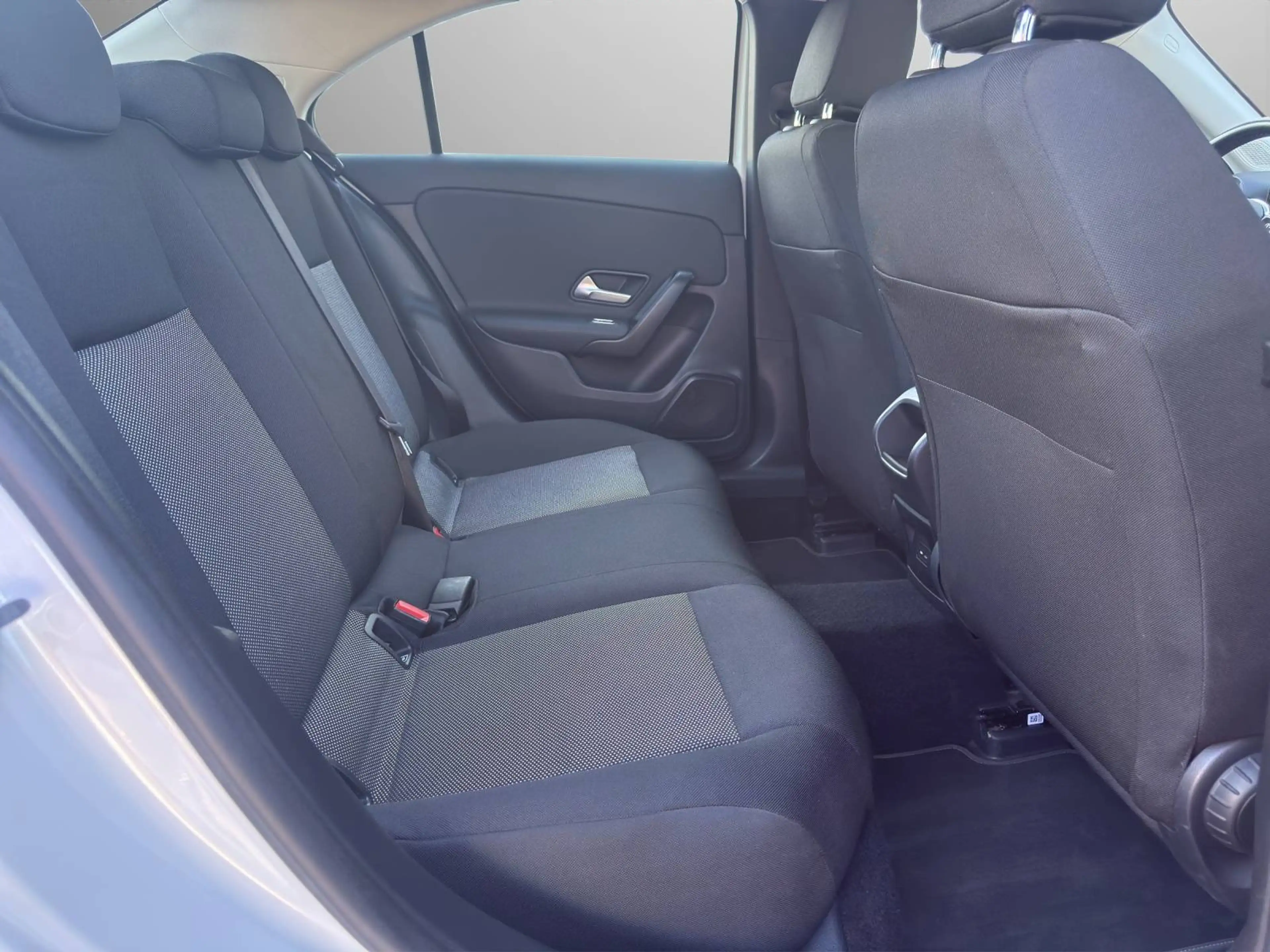 Mercedes-Benz A 180 d Limousine Aut. *WIDESCREEN, SHA, NBA, SHZ, RFK, NAVI* — photo 14