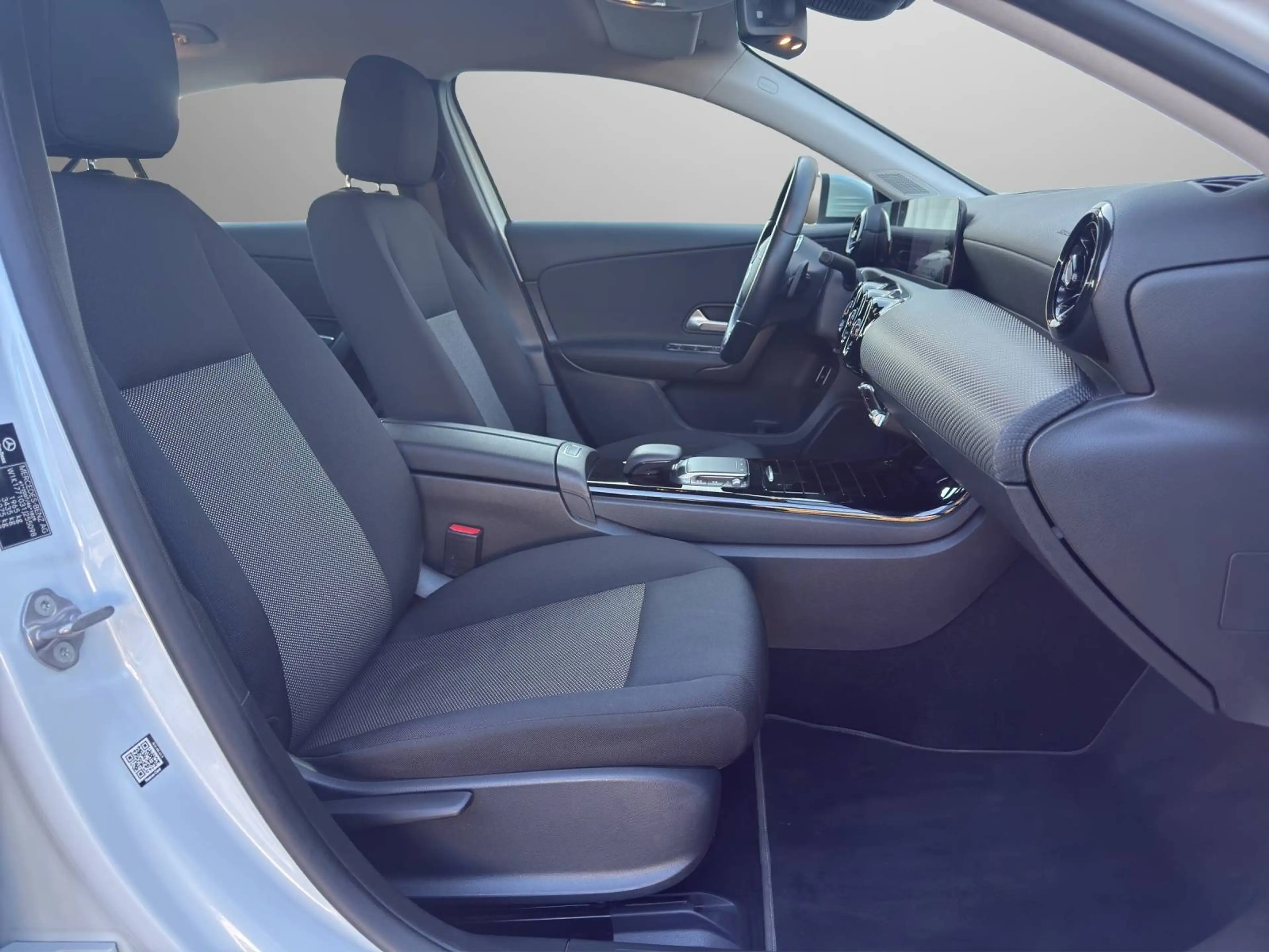 Mercedes-Benz A 180 d Limousine Aut. *WIDESCREEN, SHA, NBA, SHZ, RFK, NAVI* — photo 13