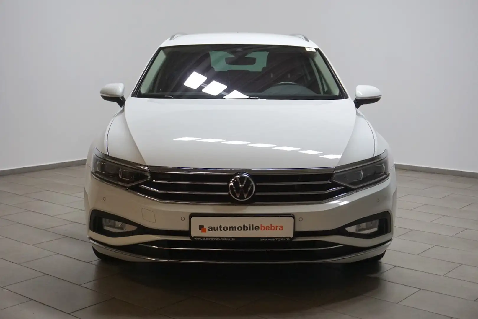 Volkswagen Passat 2.0TDI DSG Elegance Virtual AHK Navi LED Weiß - 2