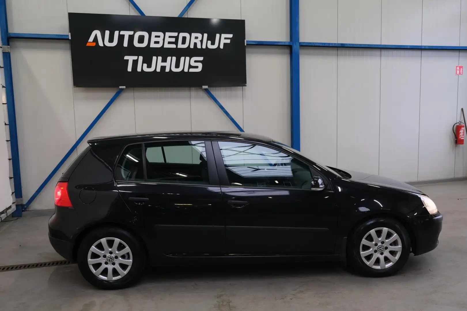 Volkswagen Golf 1.6 FSI Comfortline - N.A.P. Airco, Cruise,Trekhaa Negro - 2